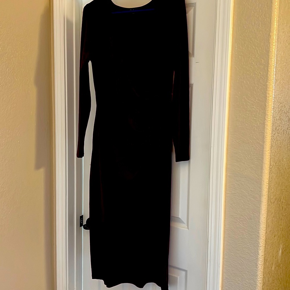 Beautiful burgundy Thalía Sodi address